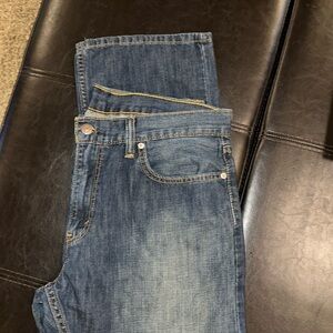 Popular men's Levi's 514 Jeans!